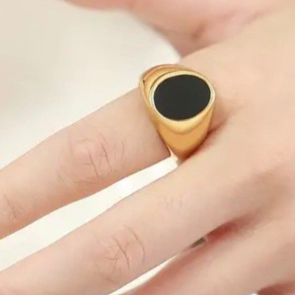 New Stainless Steel Gold Men’s Signet Ring with Black Inlay Size 11 - Picture 3 of 3